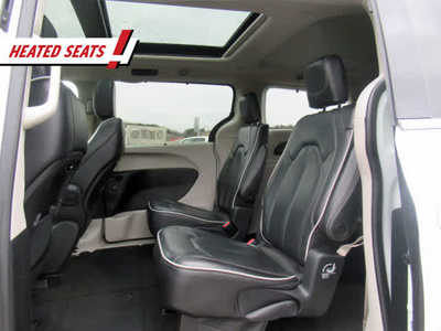 2023 Chrysler Pacifica, $29900. Photo 5