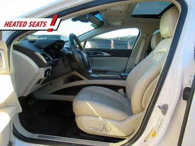 2020 Lincoln MKZ, $27500. Photo 4