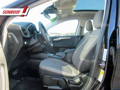 2021 Ford Escape, $21900. Photo 4
