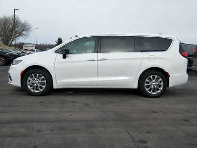 2025 Chrysler Pacifica, $. Photo 2