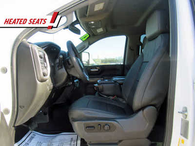 2021 Chevrolet 3500 Crew Cab, $49500. Photo 4