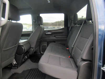 2023 Chevrolet 1500 Crew Cab, $37900. Photo 5