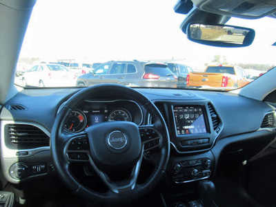 2021 Jeep Cherokee, $22400. Photo 6