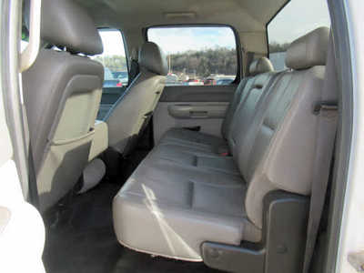 2012 Chevrolet 3500 Crew Cab, $15500. Photo 5