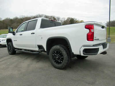 2023 Chevrolet 2500 Crew Cab, $58500. Photo 3