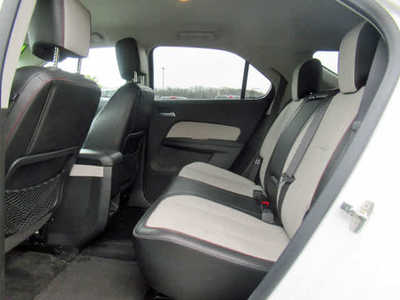 2016 Chevrolet Equinox, $10900. Photo 5