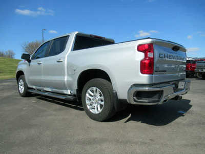 2022 Chevrolet 1500 Crew Cab, $33900. Photo 3