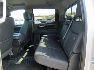 2022 Chevrolet 1500 Crew Cab, $33900. Photo 5