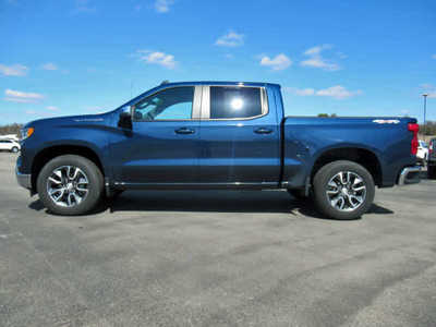 2023 Chevrolet 1500 Crew Cab, $40900. Photo 2