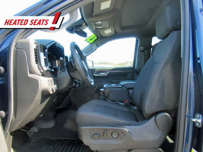 2023 Chevrolet 1500 Crew Cab, $40900. Photo 4