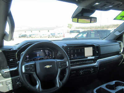 2023 Chevrolet 1500 Crew Cab, $40900. Photo 6