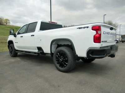 2025 Chevrolet 2500 Crew Cab, $. Photo 3