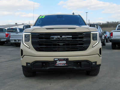 2022 GMC 1500 Crew Cab, $36900. Photo 11