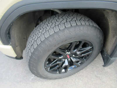 2022 GMC 1500 Crew Cab, $36900. Photo 7