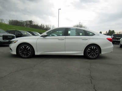 2018 Honda Accord, $18500. Photo 2