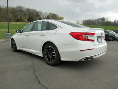 2018 Honda Accord, $18500. Photo 3