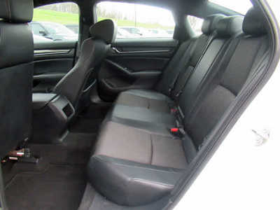 2018 Honda Accord, $18500. Photo 5