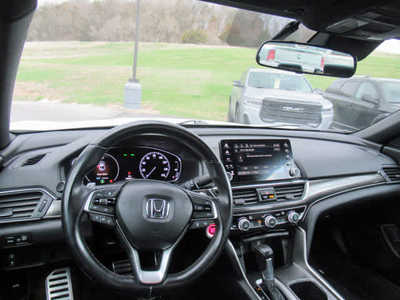 2018 Honda Accord, $18500. Photo 6