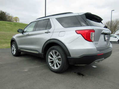 2022 Ford Explorer, $31900. Photo 3