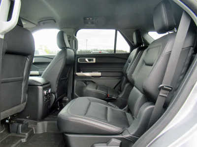 2022 Ford Explorer, $31900. Photo 5