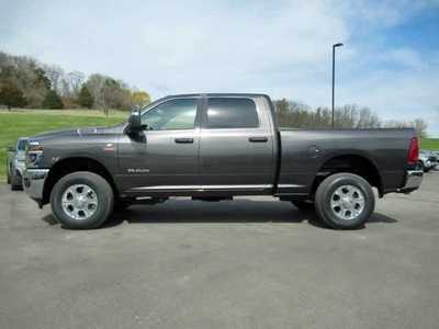 2025 RAM 2500 Crew Cab, $. Photo 2