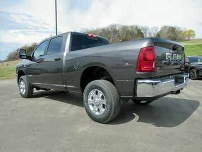 2025 RAM 2500 Crew Cab, $. Photo 3