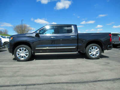 2022 Chevrolet 1500 Crew Cab, $50900. Photo 2
