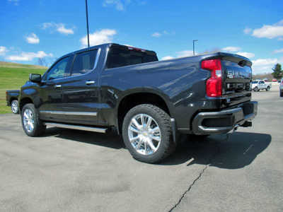 2022 Chevrolet 1500 Crew Cab, $50900. Photo 3
