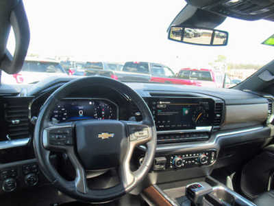 2022 Chevrolet 1500 Crew Cab, $50900. Photo 6