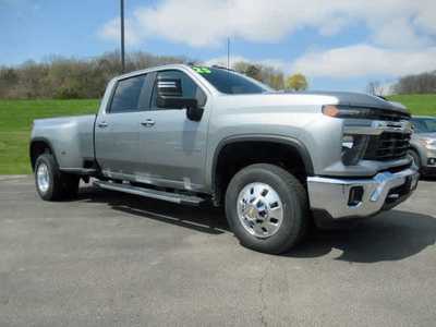 2025 Chevrolet 3500 Crew Cab, $. Photo 11