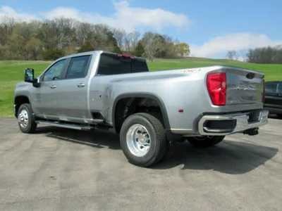 2025 Chevrolet 3500 Crew Cab, $. Photo 3