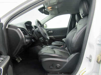 2019 Jeep Cherokee, $18500. Photo 3