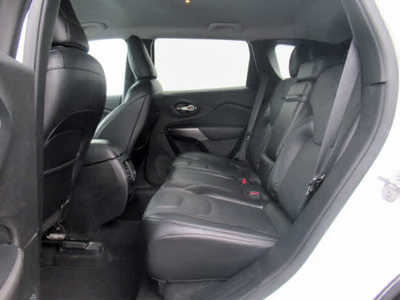 2019 Jeep Cherokee, $18500. Photo 4