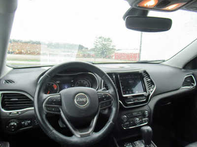 2019 Jeep Cherokee, $18500. Photo 5