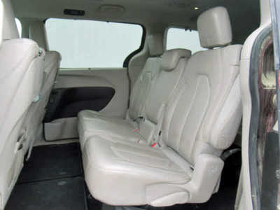 2017 Chrysler Pacifica, $13900. Photo 4
