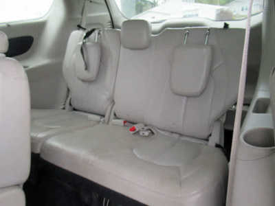2017 Chrysler Pacifica, $13900. Photo 5