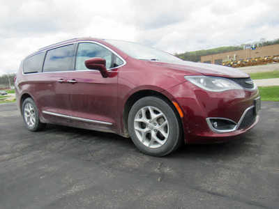 2017 Chrysler Pacifica, $13900. Photo 7