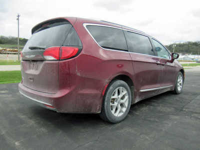 2017 Chrysler Pacifica, $13900. Photo 8