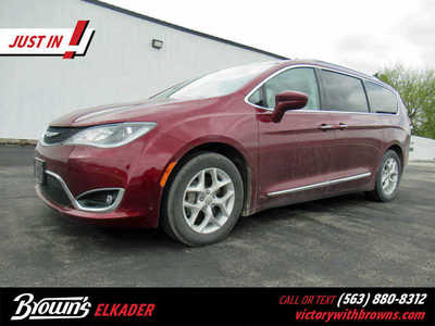 2017 Chrysler Pacifica, $13900. Photo 1
