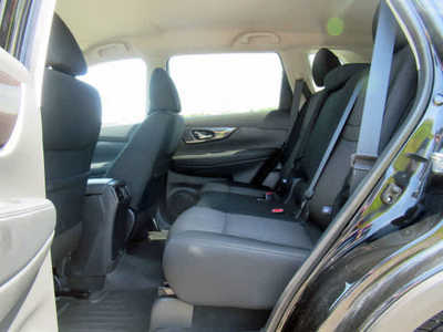 2019 Nissan Rogue, $17900. Photo 5