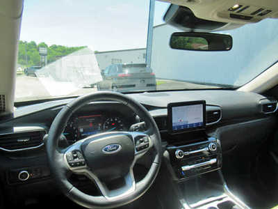 2023 Ford Explorer, $36900. Photo 6