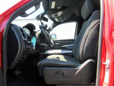 2019 RAM 1500 Crew Cab, $30900. Photo 3