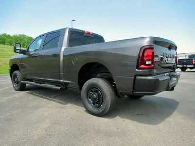 2025 RAM 2500 Crew Cab, $. Photo 3