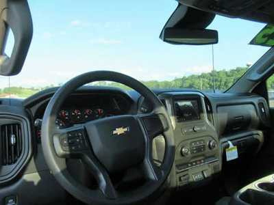 2025 Chevrolet 2500 Reg Cab, $. Photo 5