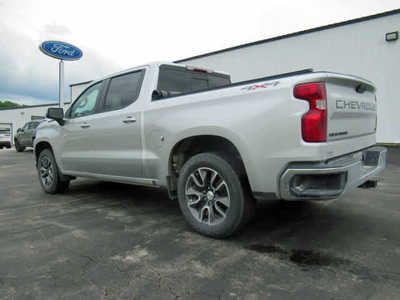 2022 Chevrolet 1500 Crew Cab, $35900. Photo 2