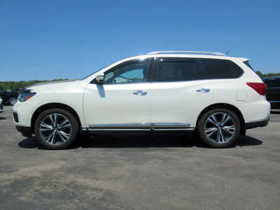 2018 Nissan Pathfinder, $13900. Photo 2