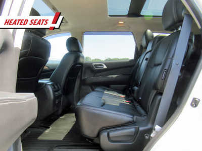 2018 Nissan Pathfinder, $13900. Photo 5