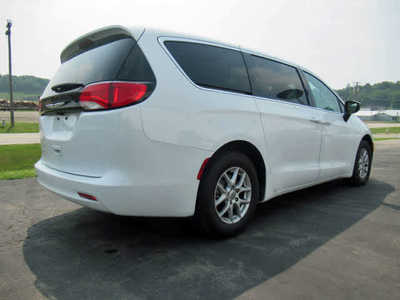2024 Chrysler Voyager, $27500. Photo 8
