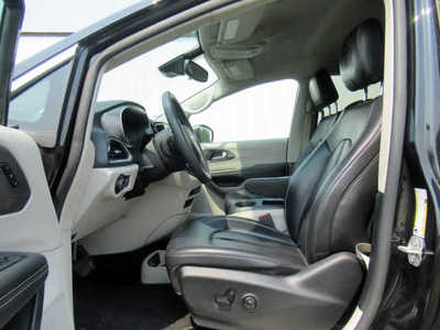 2023 Chrysler Pacifica, $27500. Photo 3