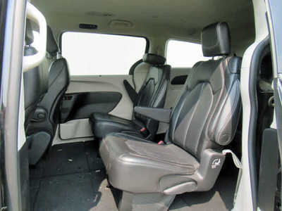 2023 Chrysler Pacifica, $27500. Photo 4